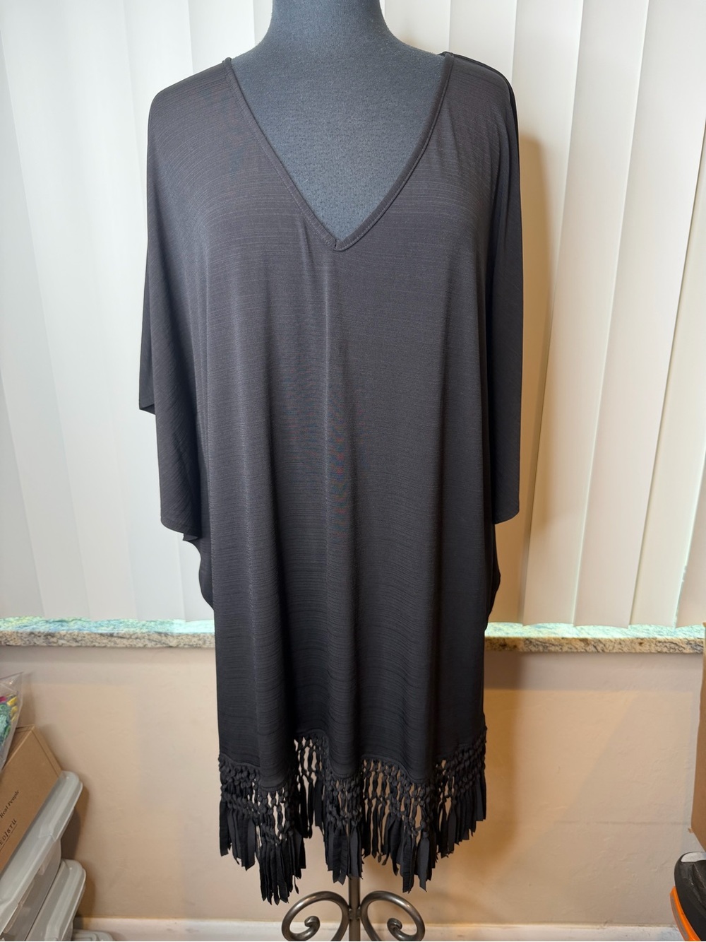 Dotti black winged sleeve cold shoulder dress distinctive fringe hem Size 1X